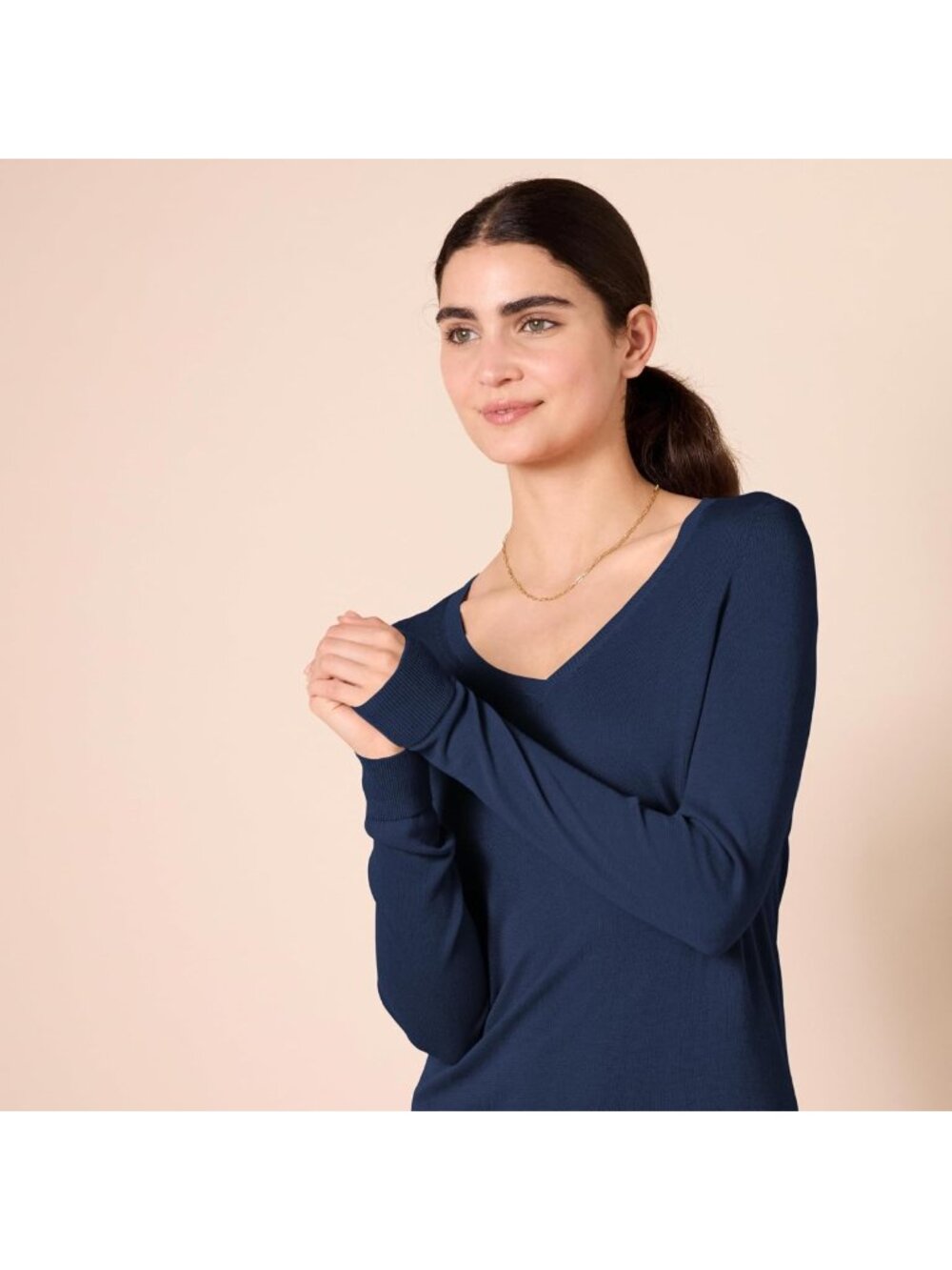 Lightweight Long-Sleeve V-Neck Sweater for Women - Cozy & Stylish Knit Top - Picture 5 of 8